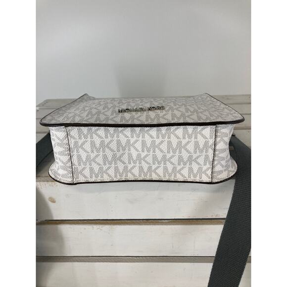 MICHAEL KORS, SMALL WHITE SIGNATURE LEATHER CROSSBODY BAG - Picture 9 of 16